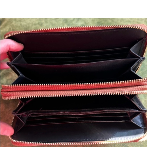 7.5 x 3.5 x 1.5 double zip around wristlet - Picture 3 of 3